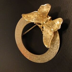 Vintage Butterfly Goldtone Brooch Pin Circle Etched Engraved Jewelry